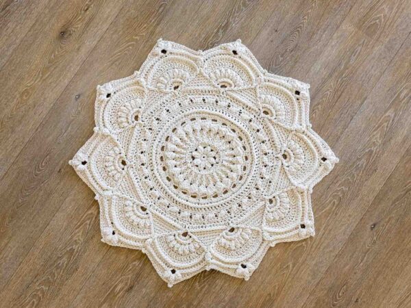 Crochet floor rug