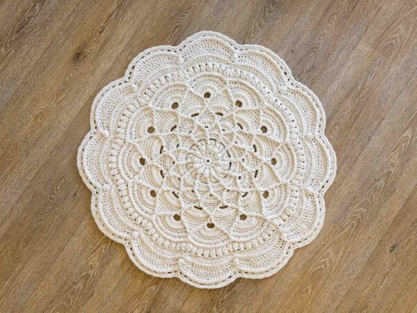 Crochet floor rug