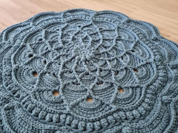 Crochet floor rug