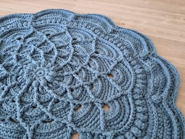 Crochet floor rug