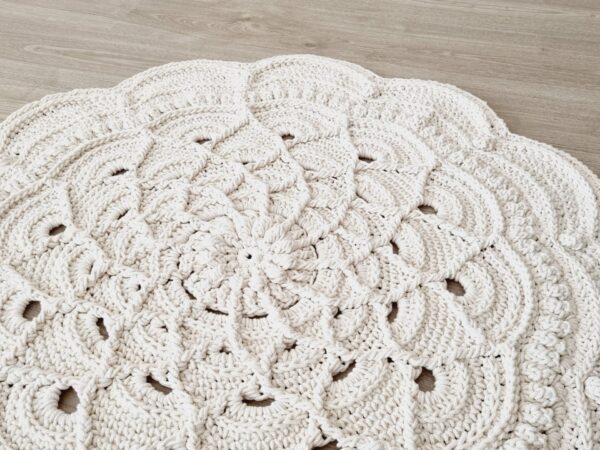 Crochet floor rug