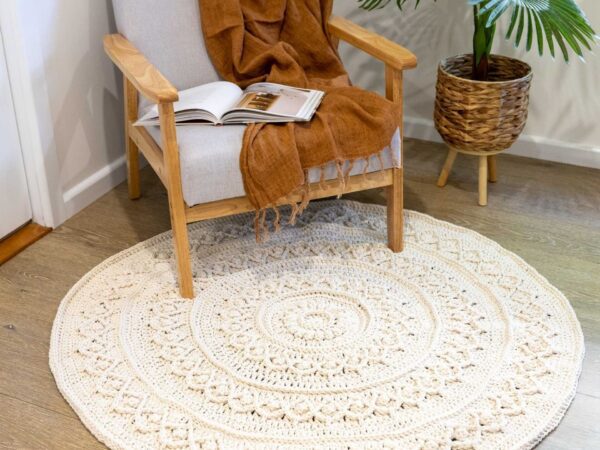 Crochet floor rug